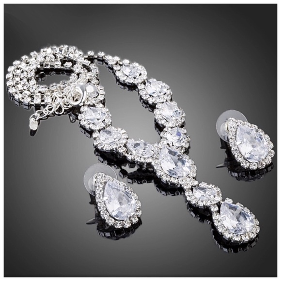 Swarovski Crystals The Pippa Necklace Set - Picture 4 of 5